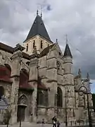 Église, transept et clocher.