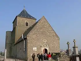 L'église Saint-Jean-Baptiste et son cimetière.