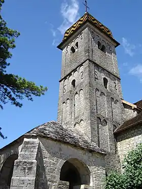Le clocher (XIe siècle) de l'église Saint-Étienne.