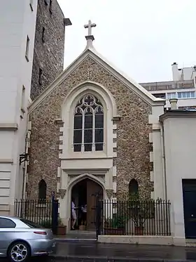 Au no 172 : église de la Trinité.