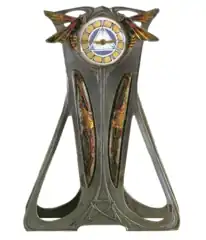 Élève(s) de l'École d'art de La Chaux-de-Fonds, Pendulette de table, 1906, Musée des Beaux-Arts de La Chaux-de-Fonds.