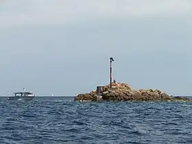 Îlot de la Fourmigue, au large du port de la Favière.