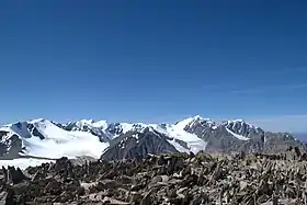 Vue du dôme des Trois Lacs (à droite).
