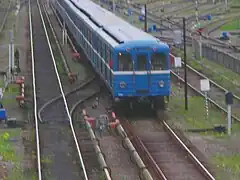 Composition avec voiture de tête de type Ema, entrant au dépôt 4.