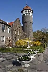 Le château avec son aile gauche.