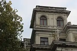 hôtel avec statues monumentales classé 33 rue Gagarine,