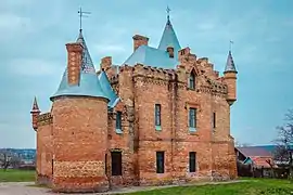 Côté latéral du château de Popov