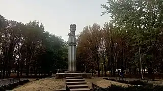 et à Vladimir Maïakovski classé