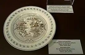 Assiette de la faïencerie de Kiev-Mejyhirska.