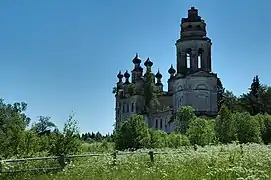 Église de l'Intercession en été.