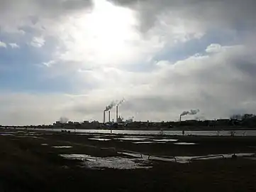 Usine de pâte à papier sur la rivière Shinkushiro, affluent du Kushiro, en novembre 2005.