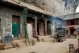 Une des cours du temple.