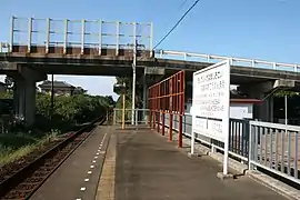 Vue sur le quai et voie.