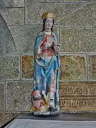 Kergrist-Moëlouː église paroissiale Notre-Dame, statue de sainte Catherine d'Alexandrie, avec la tête de l'empereur Maximin.