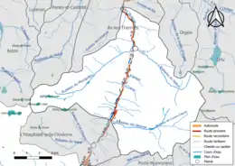 Carte en couleur présentant le réseau hydrographique de la commune