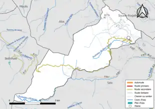 Carte en couleur présentant le réseau hydrographique de la commune