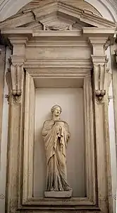 Prêtresse, d'après un original du IIe siècle av. J.-C., de la Villa d'Hadrien.