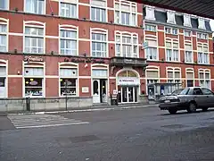 Le Progrès et la maison du peuple.