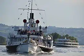 Le centenaire DS Stadt Rapperswil et le cinquantenaire MS Helvetia paradent à l'occasion de la fête du port de Rapperswil le 23 mai 2014.