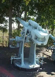 Canon Bofors de 102 mm du Delfinul