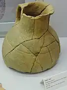 Cratère en terre cuite provenant de la villa gallo-romaine de Keradennec en Saint-Frégant.