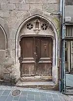 Le 12, rue du Bourg.