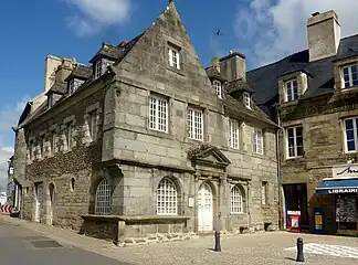 Lesneven : maison de commerce du XVIIe siècle.