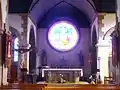 Milizac : église Saint-Pierre, le chœur et le maître-autel.