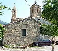 L'église et l'ancien presbytère.