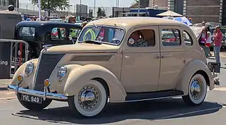 Ford V8 en Angleterre.