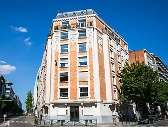 Avenue de Cortenbergh 43, au coin l'avenue de la Renaissance 1.