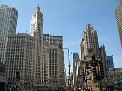 Le Wrigley Building et la Tribune Tower.