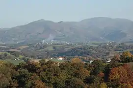 Vue d’un paysage de moyenne montagne.
