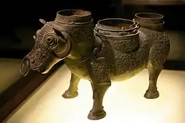 Un zun en forme de buffle datant de la période des Printemps et Automnes,