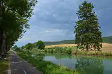 Le canal dans une région agricole non loin de Joinville.
