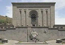 Le Matenadaran depuis l'avenue Machtots.