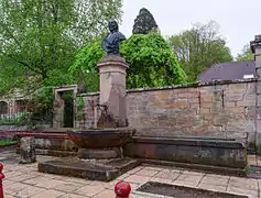 Fontaine-lavoir de la cure.