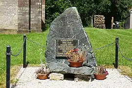 La stèle commémorative.