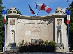 Le monument aux morts.