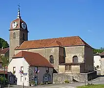 L'église et la mairie.