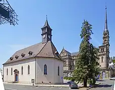 Le temple Saint-Georges et l'église Saint-Maimbœuf.