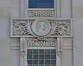 No 50, médaillon du mathématicien Gaspard Monge.