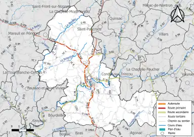Carte en couleur présentant le réseau hydrographique de la commune