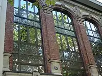 Détail de l'immeuble, avec indication des produits autrefois commercialisés.