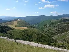 Les Cévennes des serres et valats vues depuis la corniche des Cévennes.