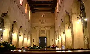 Nef de la cathédrale, ancienne cella du temple.