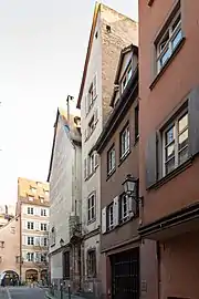 Au bout de la rue des Tonneliers, l'angle du no 6.