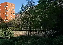 Vestige du bastion no 45 dans le jardin Claire-Motte, rue Albert-Roussel à Paris.