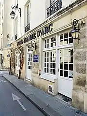 No 3 : hôtel de tourisme.