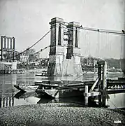Enlèvement des anciens câbles de l'ancien pont suspendu de Marmande.